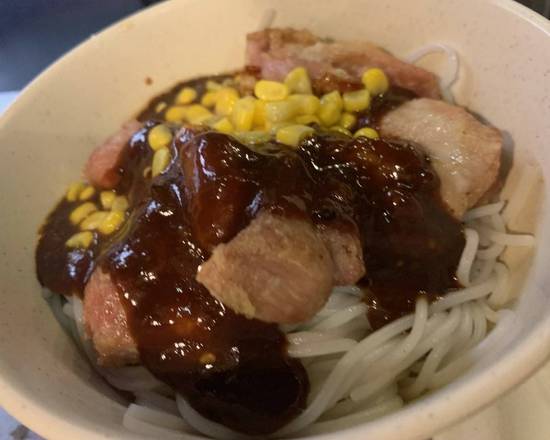 Pork Chop Rice Noodle Soup with Black Pepper Sauce 黒椒豬扒湯米線